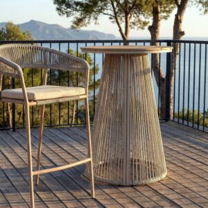 Mesa Alta de Jardín | Acabado Polywood y Ratán - 70x70 cm